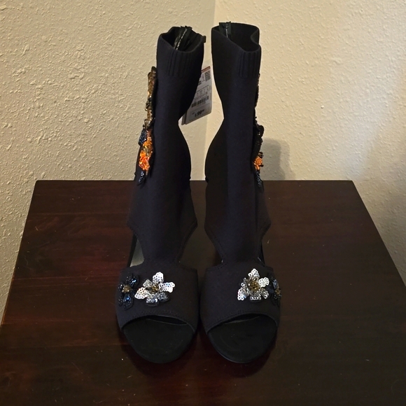 ZARA HIGH HEELS SOCK STYLE OPEN TOE BOOTS WITH BEADED FLORAL SIZE 42, NEVER WORN - Picture 2 of 5